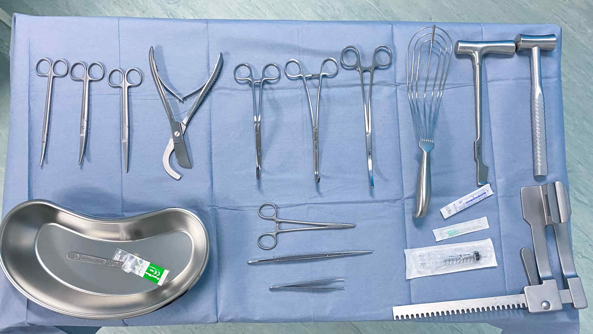 Resuscitative thoracotomy tray